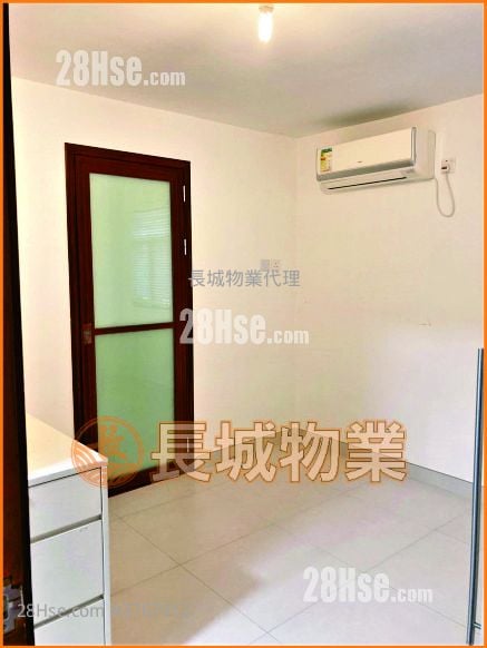 Tai Po Village House Sell 2 Bedrooms , 2 Bathrooms 630 ft²