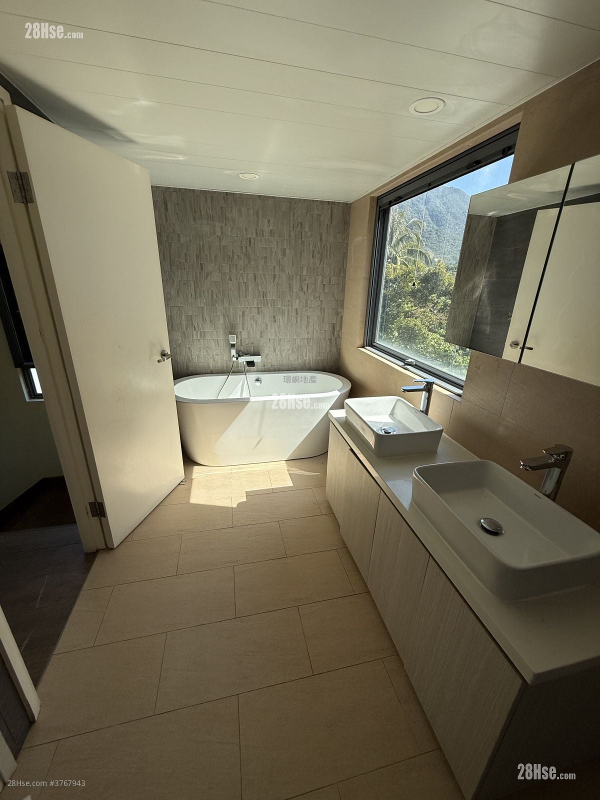 村屋 租盘 4 房 , 3 浴室 1,650 平方尺