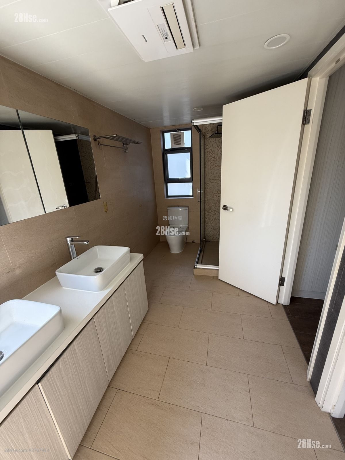 村屋 租盘 4 房 , 3 浴室 1,650 平方尺