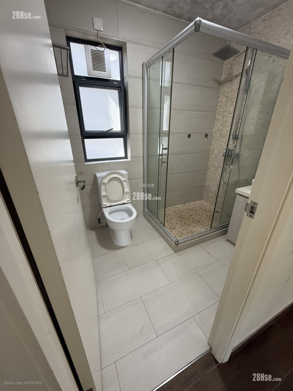 村屋 租盘 4 房 , 3 浴室 1,650 平方尺