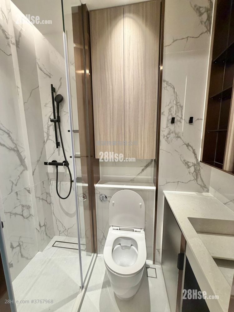 Eight Southpark Sell 1 Bedroom , 1 Bathroom 262 ft²