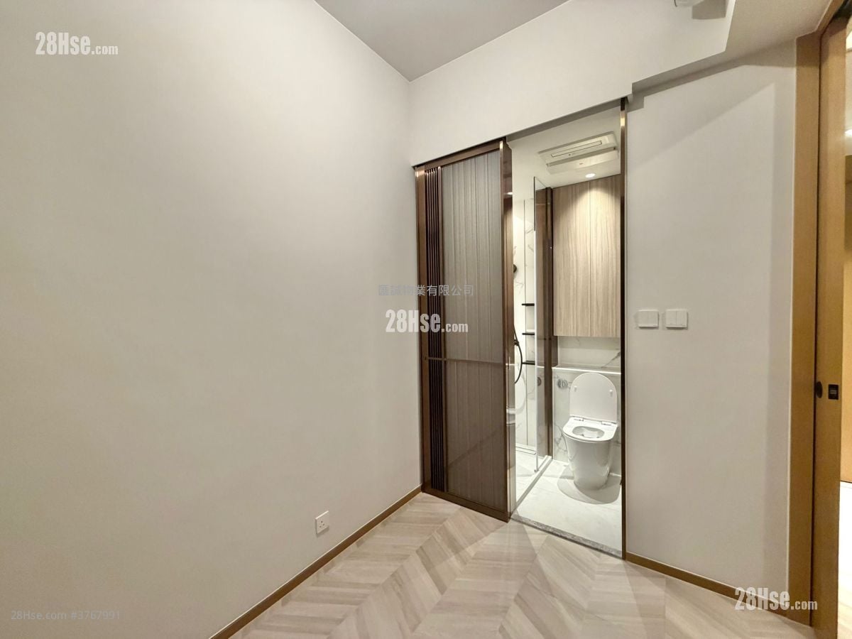 Eight Southpark Sell 1 Bedroom , 1 Bathroom 263 ft²