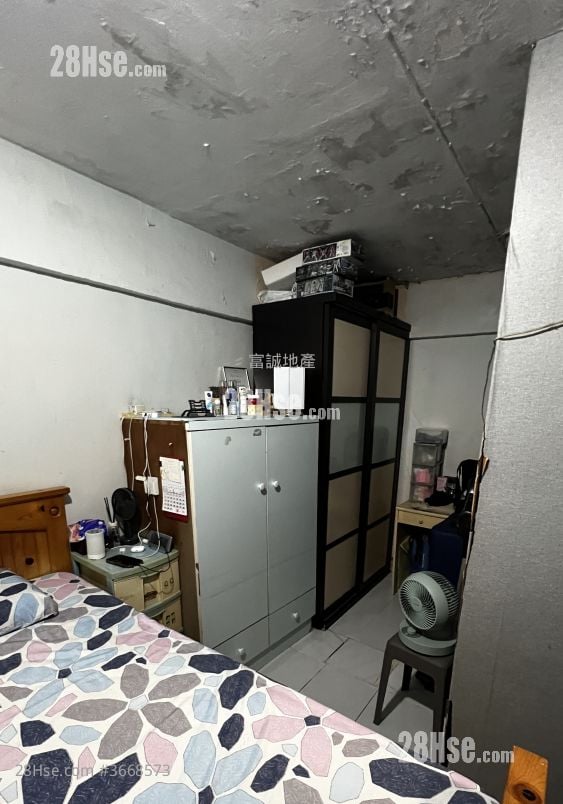 Fung Tak Estate Sell 3 Bedrooms , 1 Bathroom 529 ft²