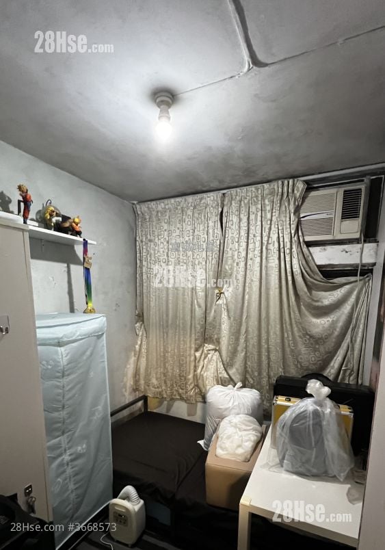 Fung Tak Estate Sell 3 Bedrooms , 1 Bathroom 529 ft²