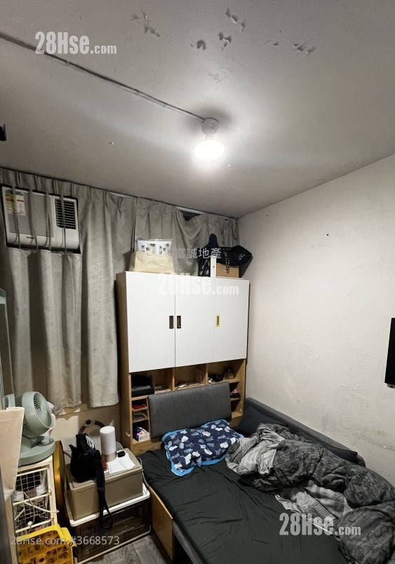 Fung Tak Estate Sell 3 Bedrooms , 1 Bathroom 529 ft²