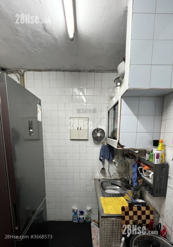 Fung Tak Estate Sell 3 Bedrooms , 1 Bathroom 529 ft²