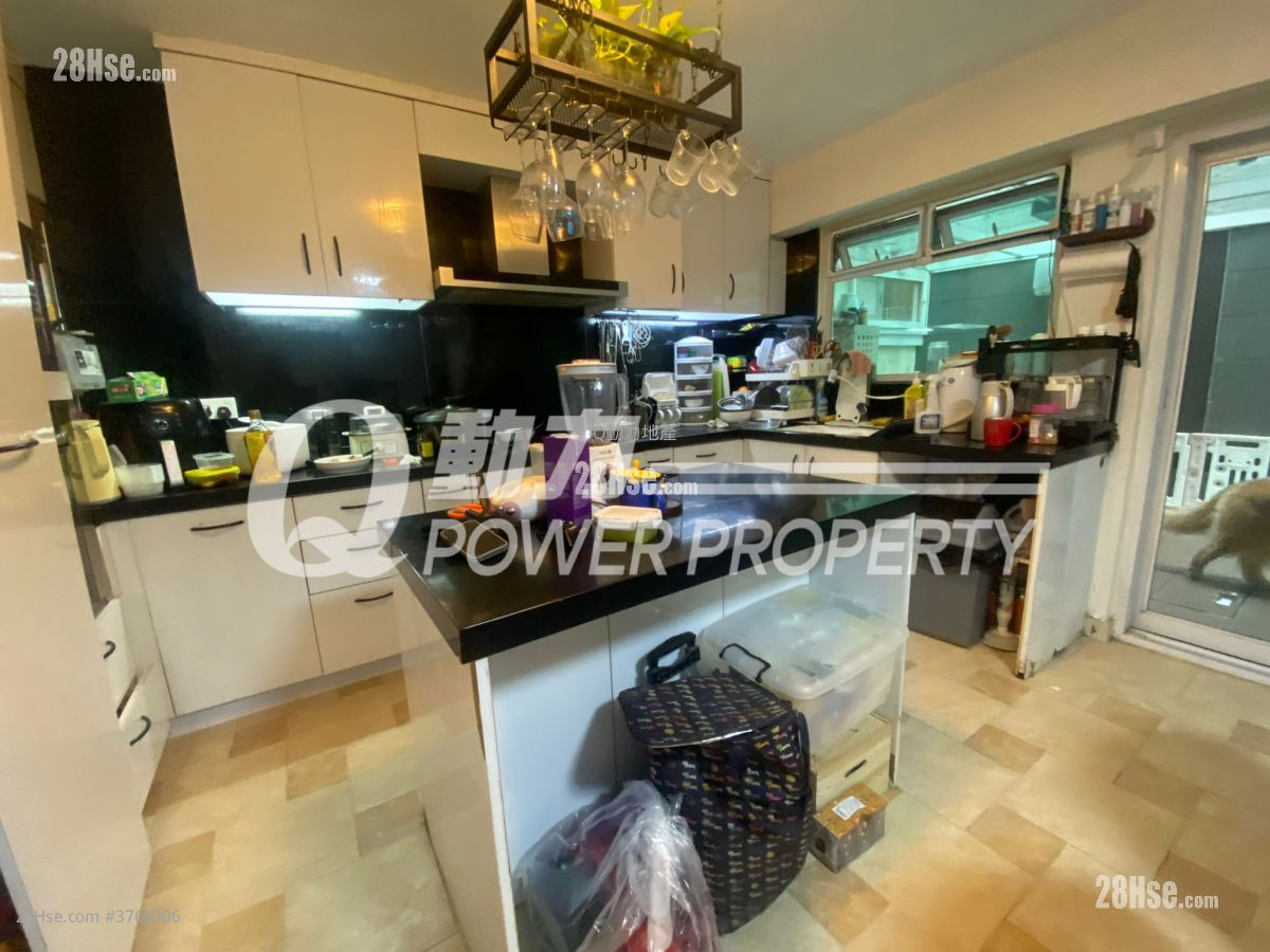 Lai Ho Garden  Sell 4 Bedrooms , 3 Bathrooms