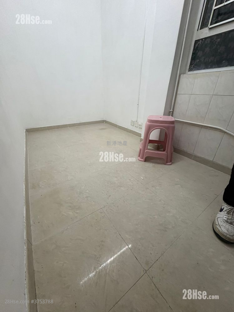 唐樓 租盤 100 平方呎