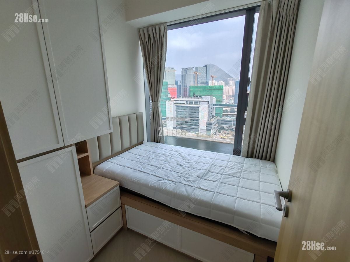 One Victoria Sell 3 Bedrooms , 2 Bathrooms 656 ft²