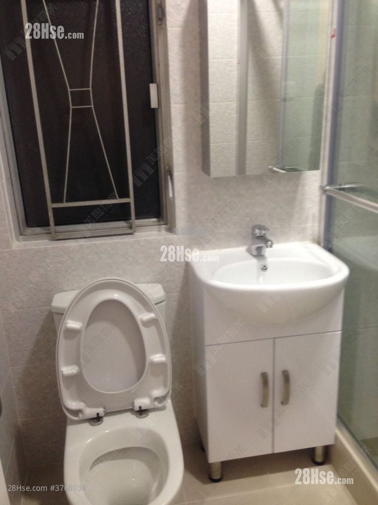 Kwai Fong Terrace Sell 2 Bedrooms , 1 Bathroom 415 ft²