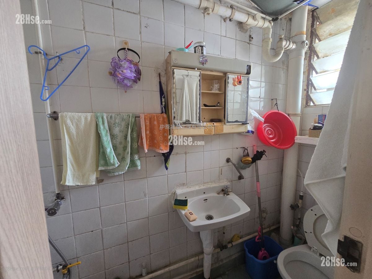 长安邨 售盘 2 房 , 1 浴室 366 平方尺