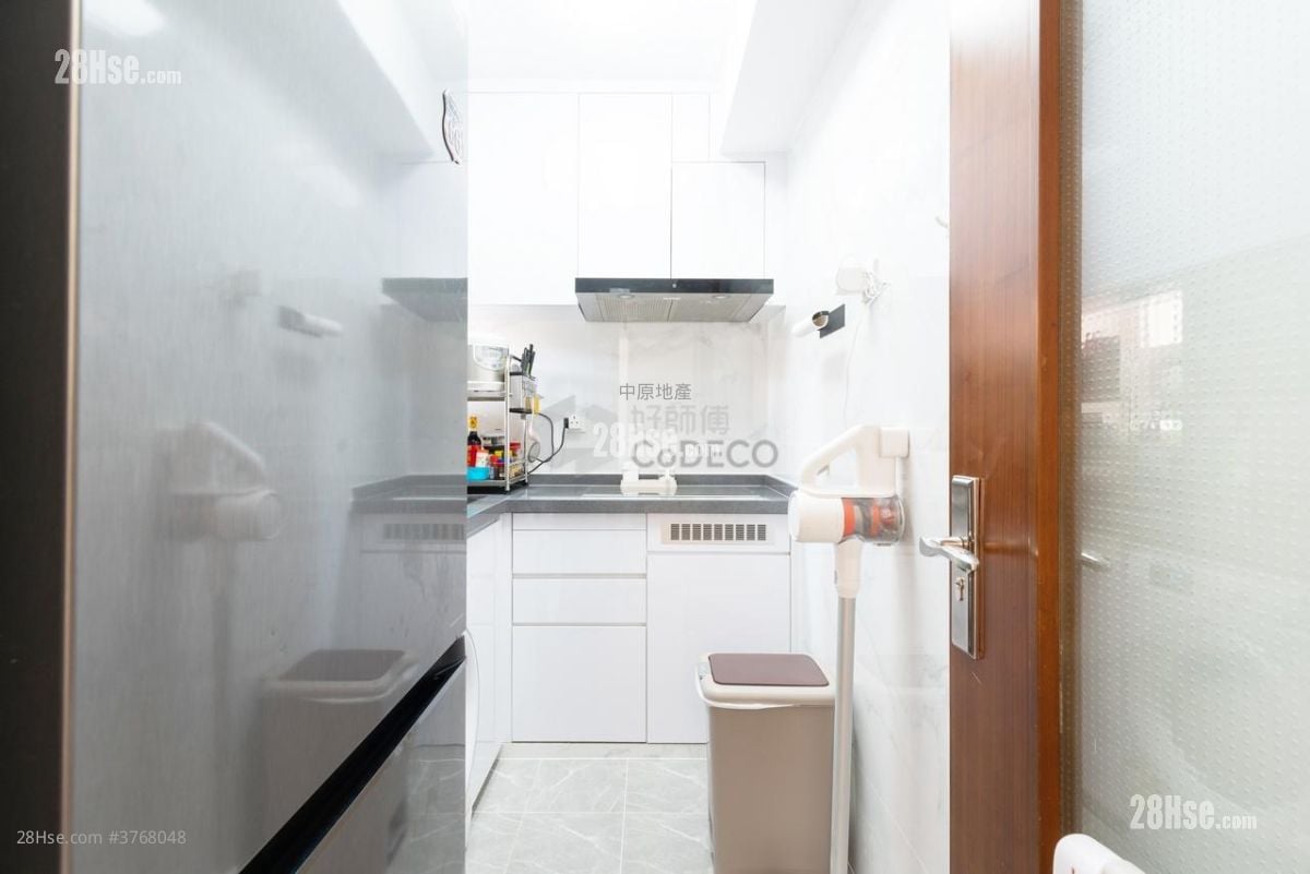 Waterside Plaza Sell 3 Bedrooms , 1 Bathroom 547 ft²