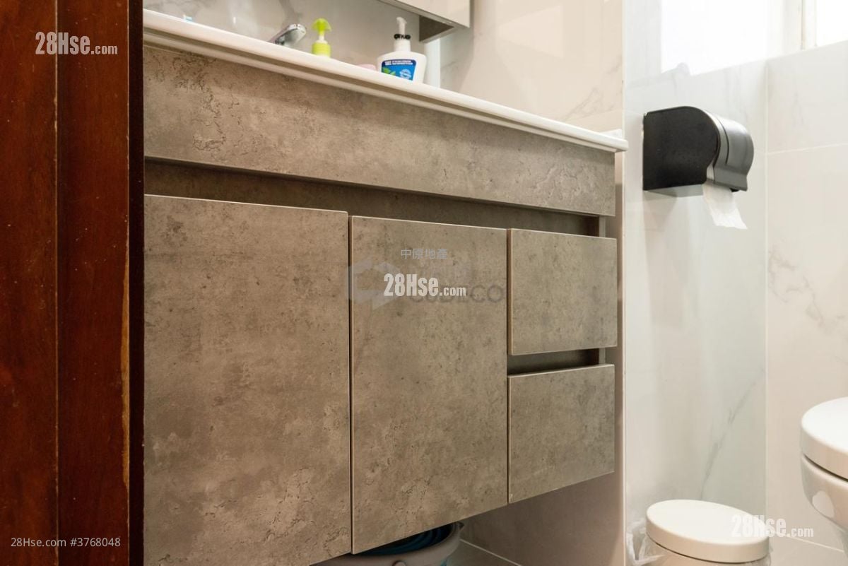 Waterside Plaza Sell 3 Bedrooms , 1 Bathroom 547 ft²