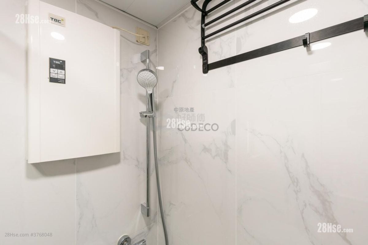 Waterside Plaza Sell 3 Bedrooms , 1 Bathroom 547 ft²