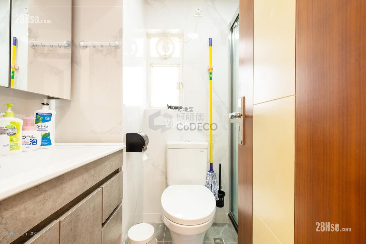 Waterside Plaza Sell 3 Bedrooms , 1 Bathroom 547 ft²