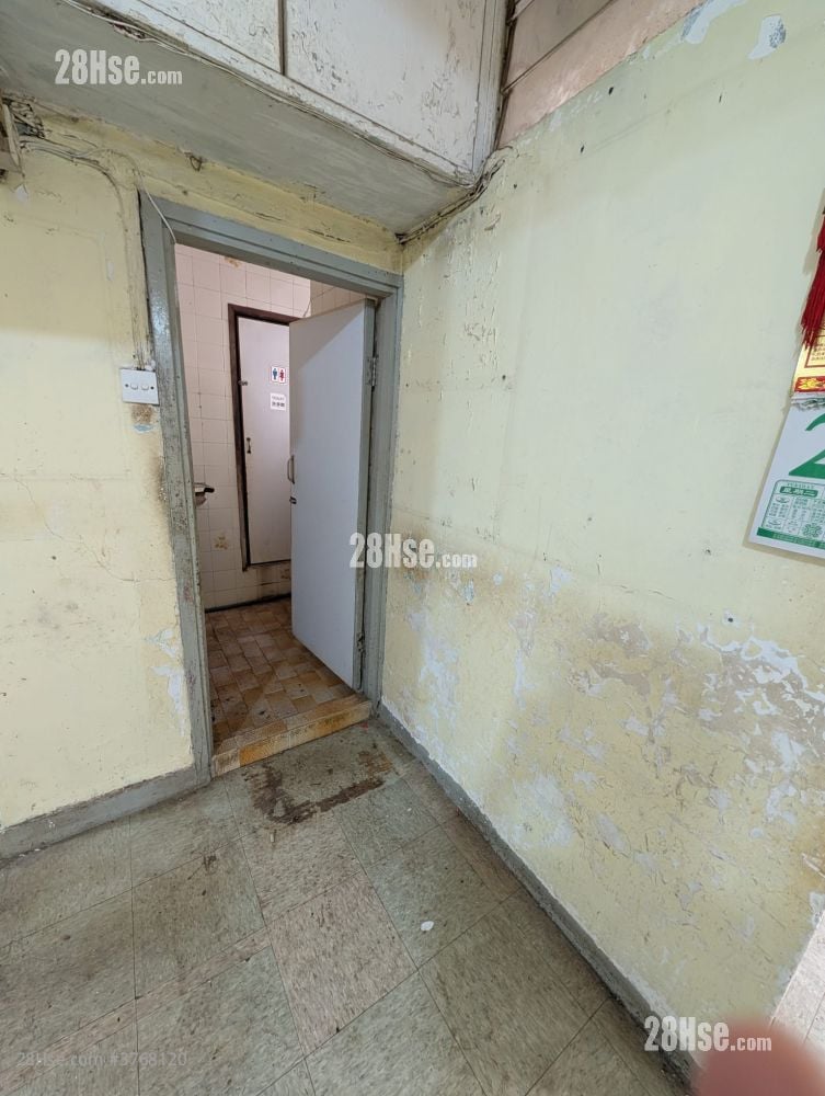 Kiu Fuk Building Sell 2 Bedrooms , 1 Bathroom 375 ft²