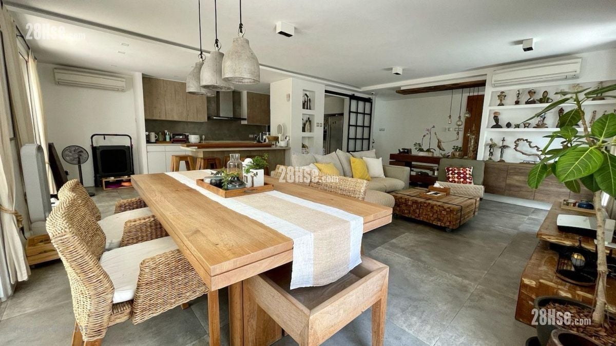 村屋 售盘 5+ 房 , 3 浴室 2,100 平方尺