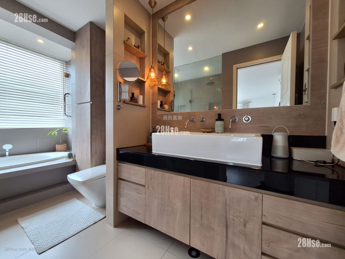 Village House Sell 5+ Bedrooms , 3 Bathrooms 2,100 ft²