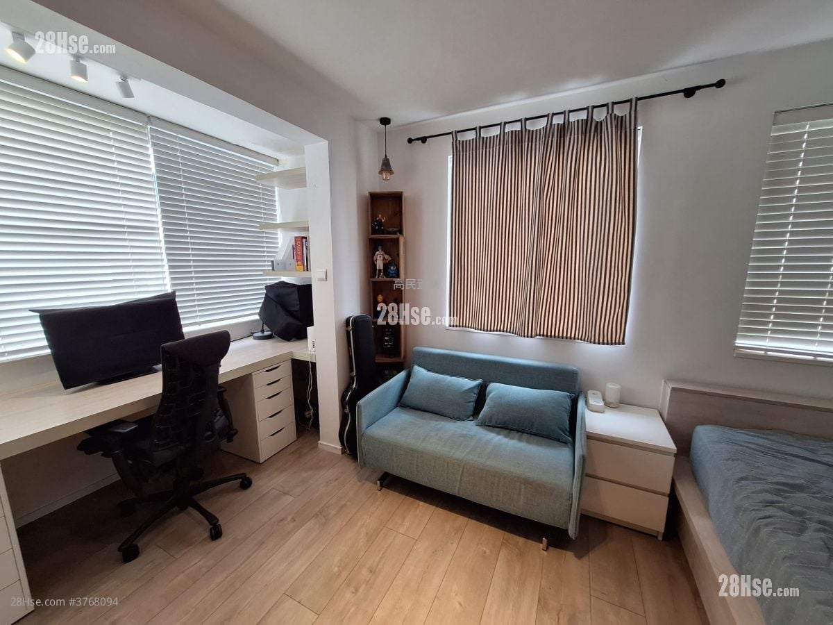 Village House Sell 5+ Bedrooms , 3 Bathrooms 2,100 ft²