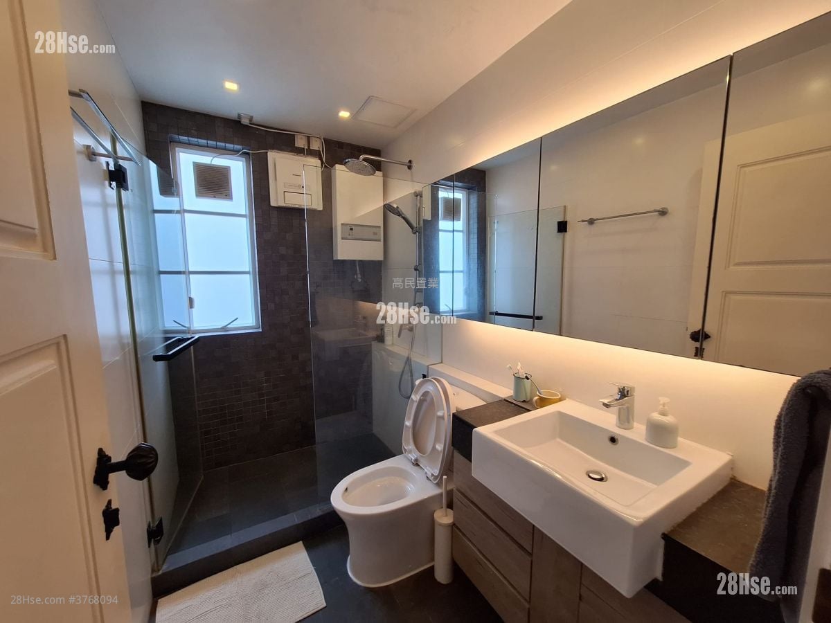 Village House Sell 5+ Bedrooms , 3 Bathrooms 2,100 ft²