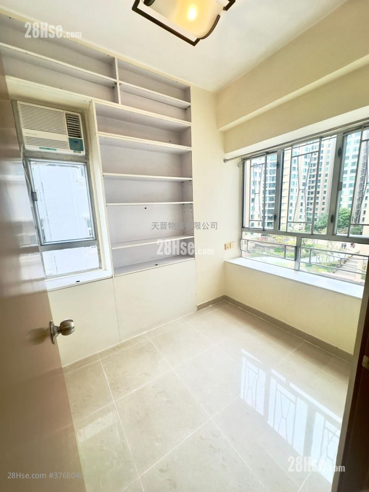 Pau Chung Building Sell 2 Bedrooms , 1 Bathroom 347 ft²
