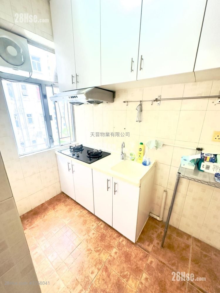 Pau Chung Building Sell 2 Bedrooms , 1 Bathroom 347 ft²