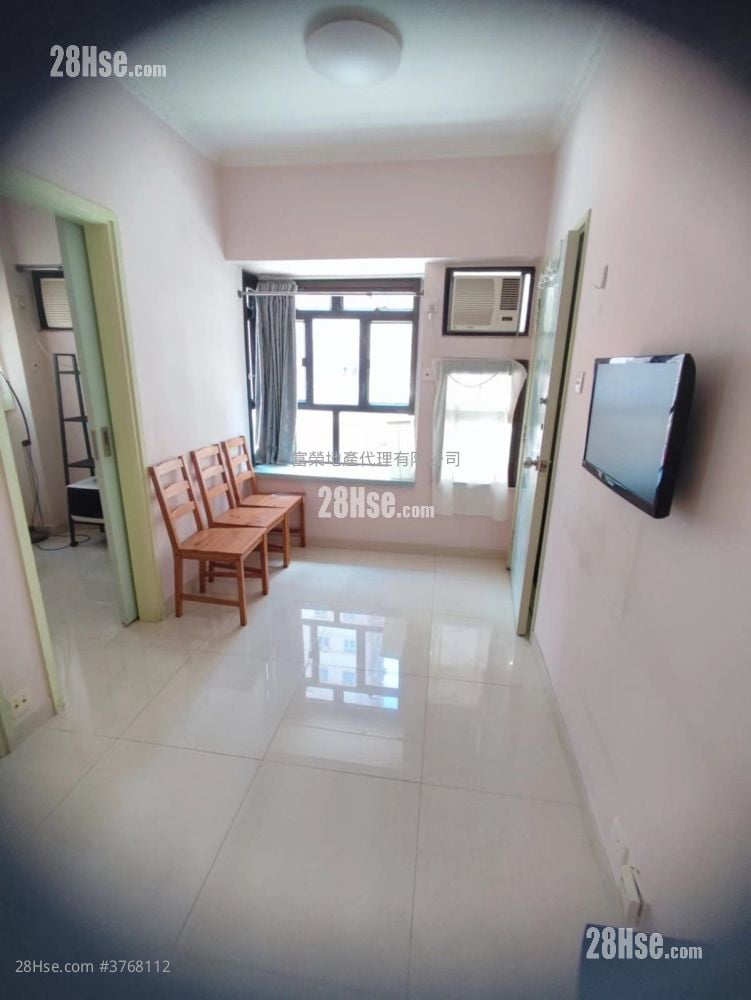 Tak Yue Mansion Sell 2 Bedrooms , 1 Bathroom 315 ft²