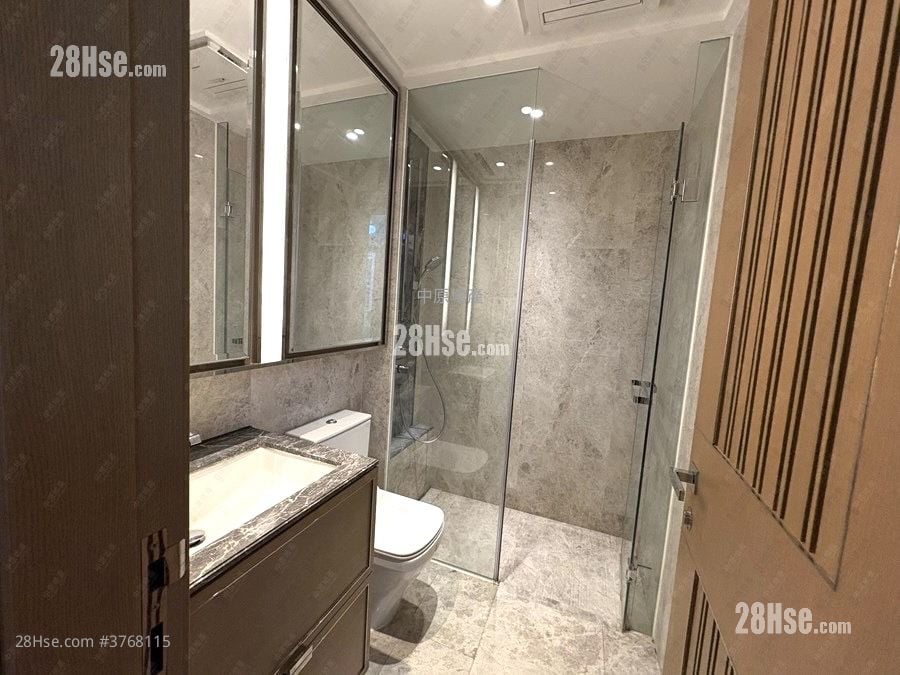 One Homantin Sell 4 Bedrooms 975 ft²