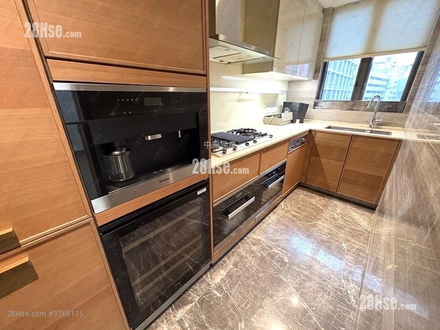 One Homantin Sell 4 Bedrooms 975 ft²