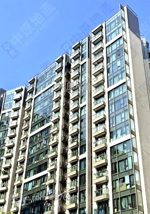 One Homantin Sell 4 Bedrooms 975 ft²