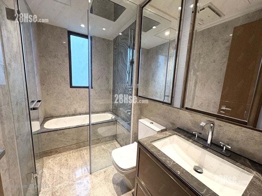 One Homantin Sell 4 Bedrooms 975 ft²