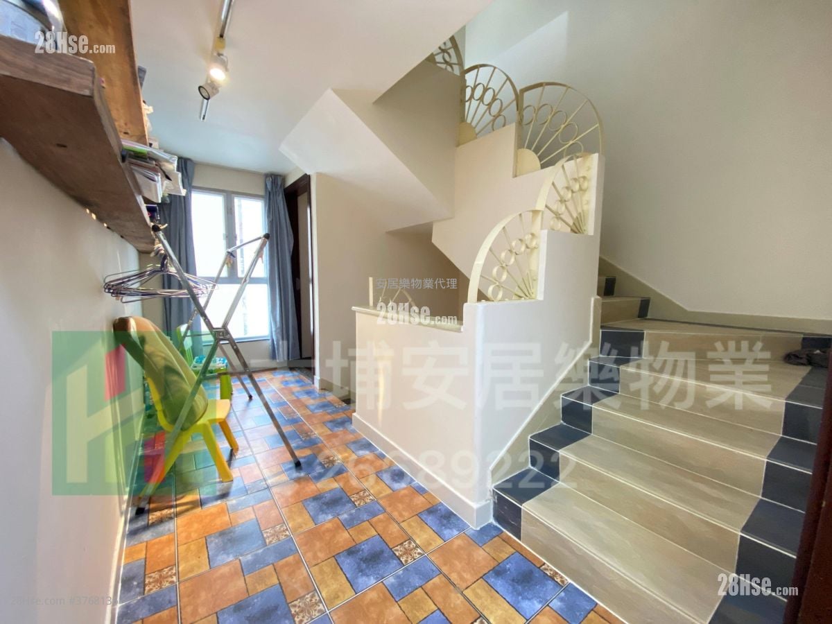 Village Sell 4 Bedrooms , 3 Bathrooms 2,100 ft²