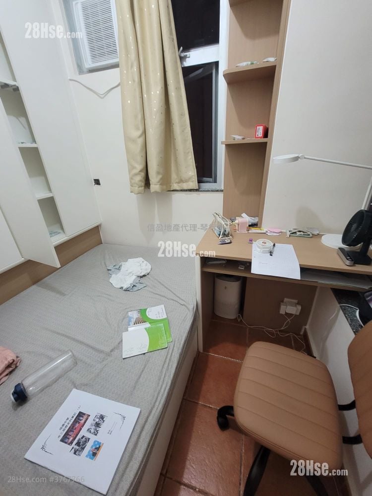 Kin Bong Building Sell 2 Bedrooms , 1 Bathroom 288 ft²