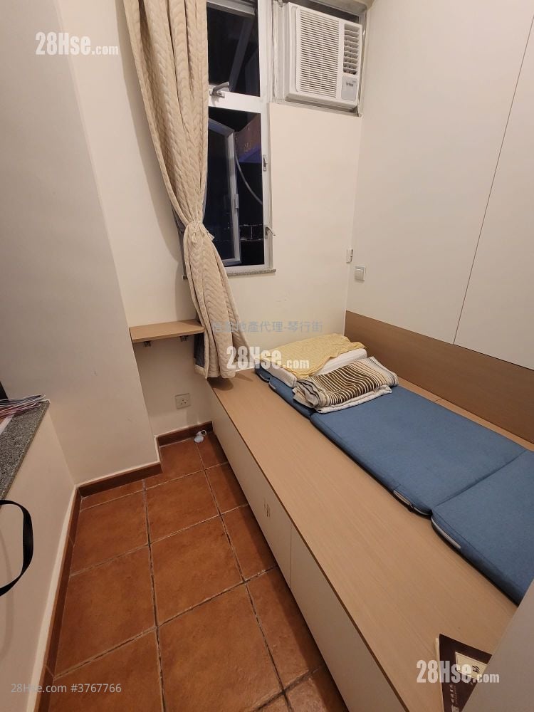 Kin Bong Building Sell 2 Bedrooms , 1 Bathroom 288 ft²