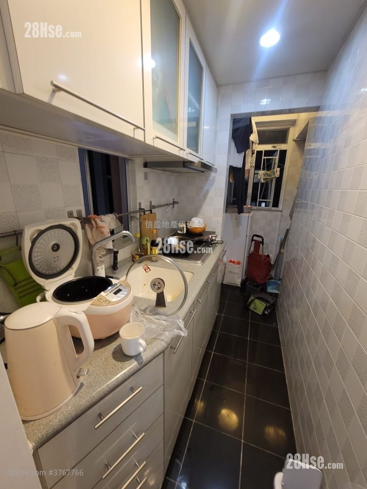 Kin Bong Building Sell 2 Bedrooms , 1 Bathroom 288 ft²