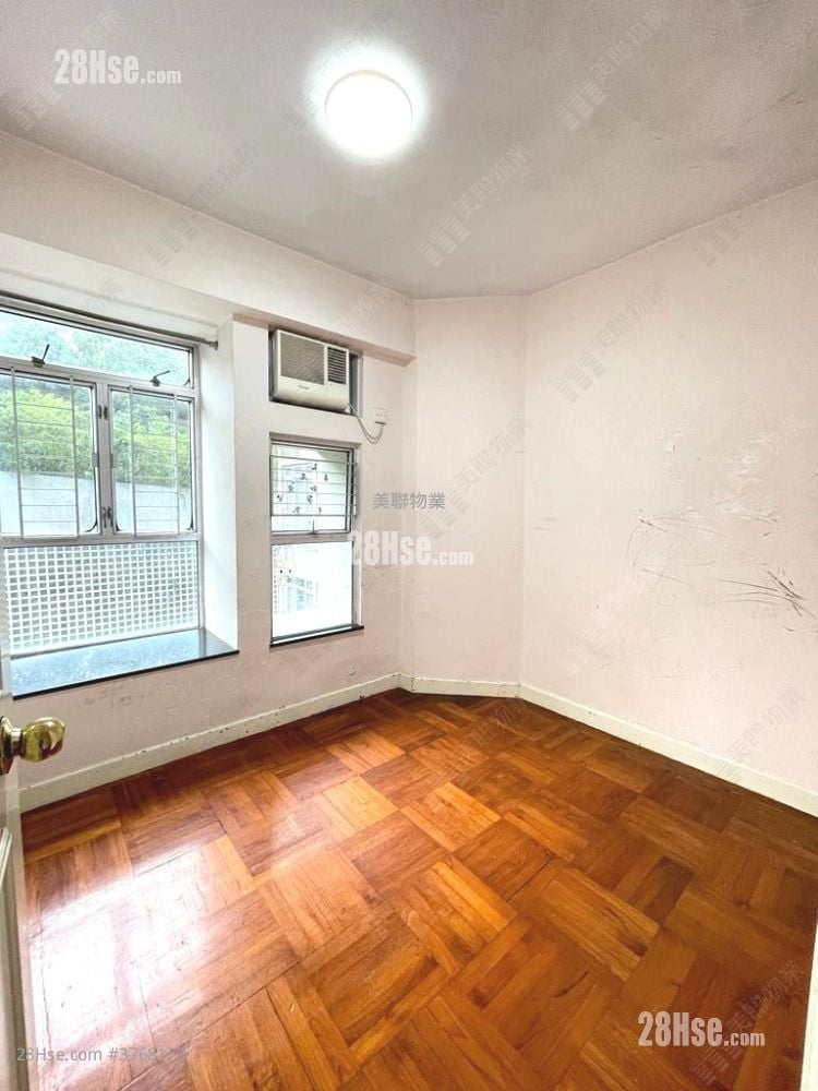 Sceneway Garden Sell 3 Bedrooms , 2 Bathrooms 720 ft²