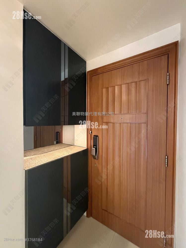 The Capitol Sell 4 Bedrooms , 2 Bathrooms 713 ft²