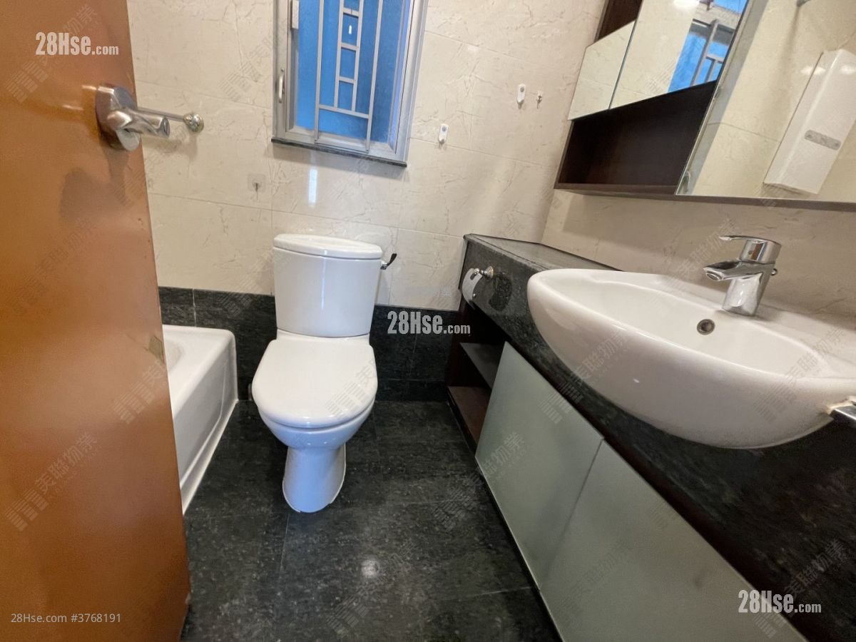 Sham Wan Towers Sell 3 Bedrooms 579 ft²