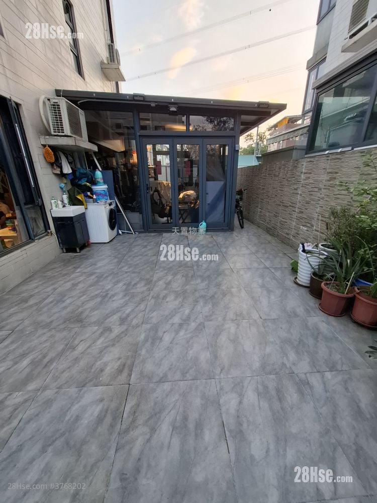 Sun Fung Wai Sell 5+ Bedrooms , 3 Bathrooms 1,400 ft²