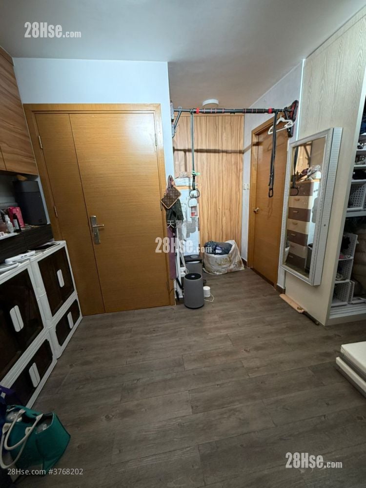 Sun Fung Wai Sell 5+ Bedrooms , 3 Bathrooms 1,400 ft²