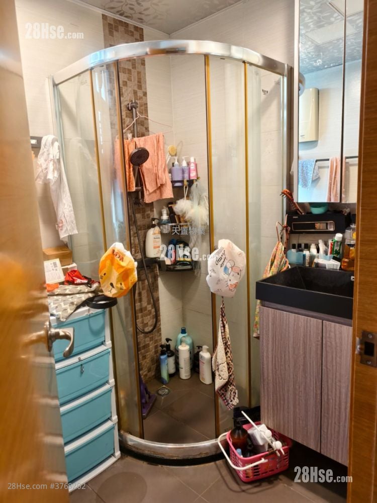 Sun Fung Wai Sell 5+ Bedrooms , 3 Bathrooms 1,400 ft²