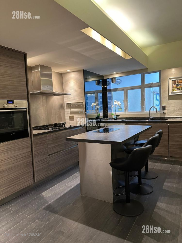 Yue King Building Sell 1 Bedroom , 1 Bathroom 678 ft²