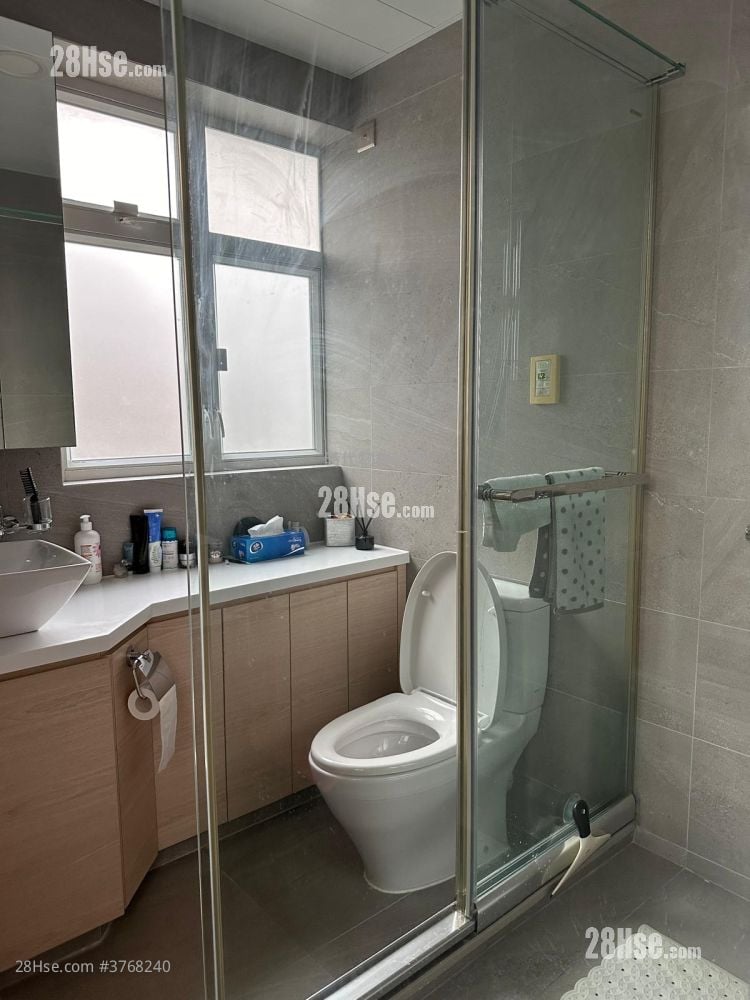 Yue King Building Sell 1 Bedroom , 1 Bathroom 678 ft²