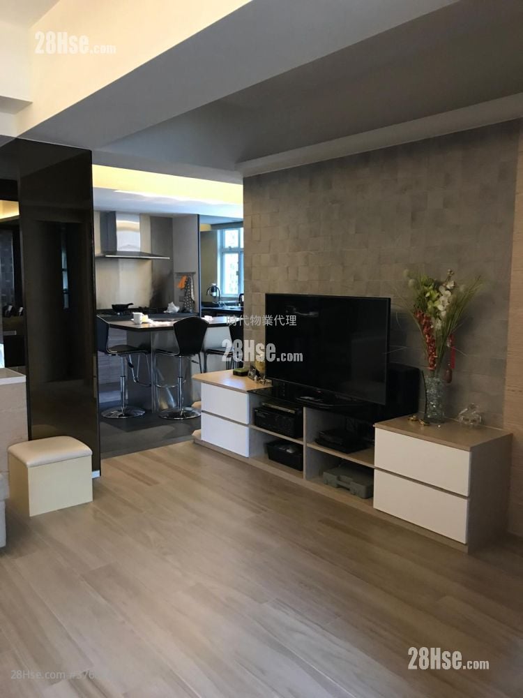 Yue King Building Sell 1 Bedroom , 1 Bathroom 678 ft²