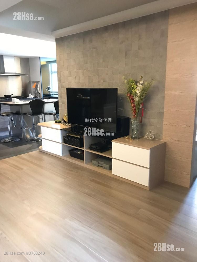 Yue King Building Sell 1 Bedroom , 1 Bathroom 678 ft²