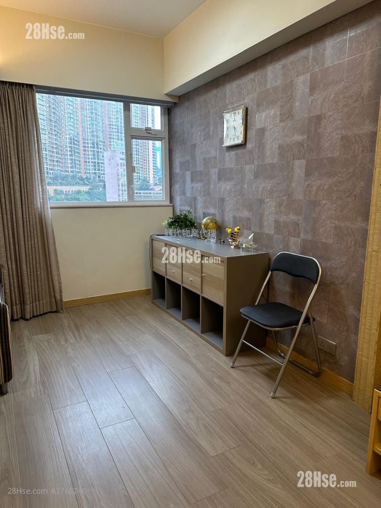 Yue King Building Sell 1 Bedroom , 1 Bathroom 678 ft²