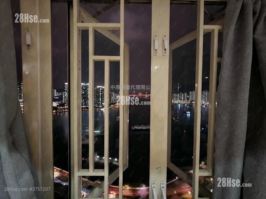 Waterside Plaza Sell 3 Bedrooms , 1 Bathroom 572 ft²