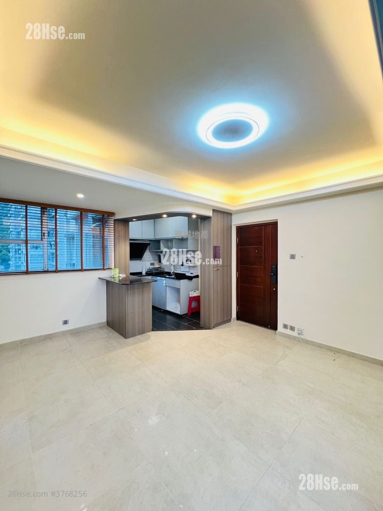 Hong Kong Garden Sell 561 ft²