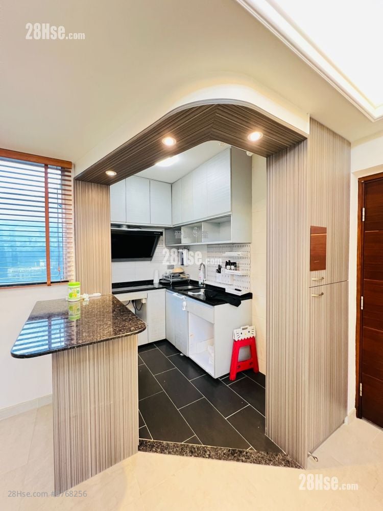 Hong Kong Garden Sell 561 ft²