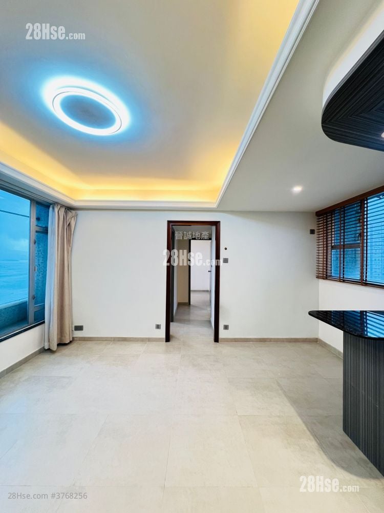 Hong Kong Garden Sell 561 ft²